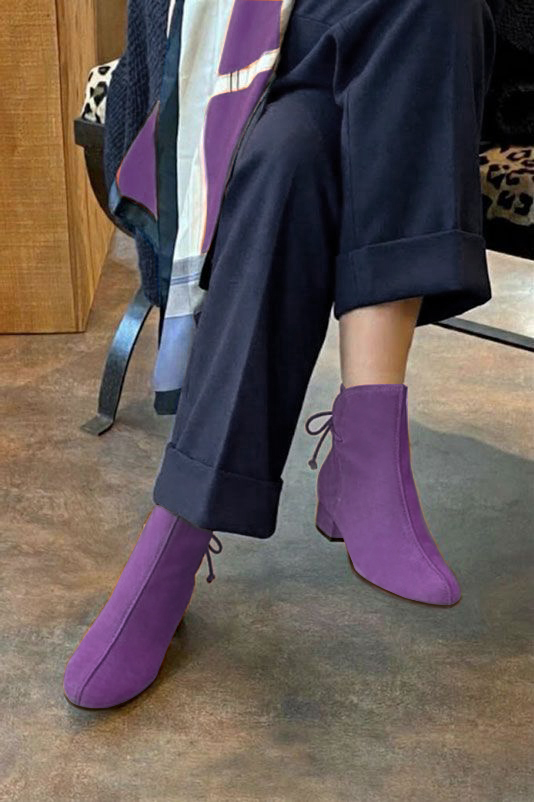 Women's amethyst purple back lace-up ankle boots with round toe and low block heel - Top view
